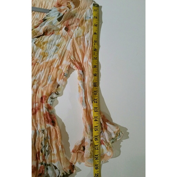 Crinkle Ruffled Button Down Top size Medium - Picture 5 of 6